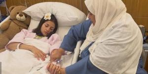 بصورة من المستشفى.. منى فاروق تكشف تفاصيل أزمتها الصحية وخضوعها لعملية جراحية