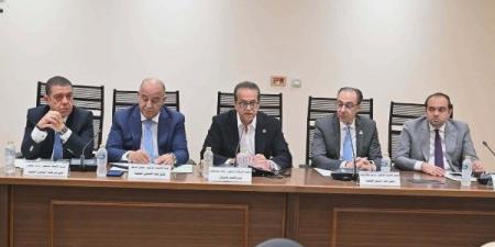 خالد عبدالغفار: لا يوجد أي تضارب بين الصحة والسياحة.. والمنشآت الطبية تظل خاضعة بالكامل لتراخيص الوزارة