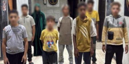 عصابة التسول.. القبض على 6 رجال و4 سيدات يستغلون 12 صغيرا بالجيزة