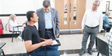 رئيس جامعة أسيوط الجديدة التكنولوجية يواصل جولاته لمتابعة امتحانات الفصل الدراسي الثاني