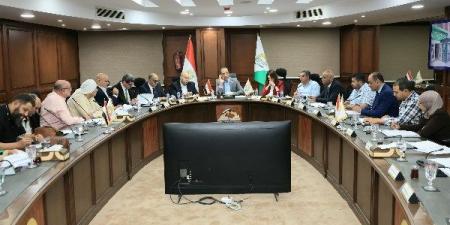 محافظ الجيزة يترأس اجتماع مجلس أمناء سوق الجملة بمدينة السادس من أكتوبر ويوجه بتعظيم موارده