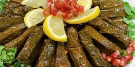 طريقة عمل ورق العنب بالدجاج بطعم شهي