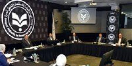 الاستثمار والبورصة المصرية تبحثان زيادة الشركات المقيدة وتعزيز خدمات المستثمرين