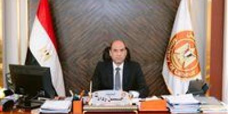 وزير العمل يعتمد صرف 1.29 مليون جنيه لـ381 عاملًا من العمالة غير المنتظمة في 28 محافظة
