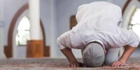 ماذا تفعل إذا مررت بآية سجدة أثناء الصلاة؟.. أمين الإفتاء يجيب