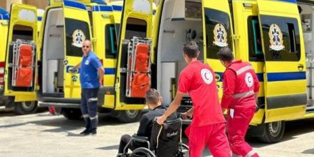 مغادرة دفعة من الجرحى والمرضى الفلسطينيين عبر معبر رفح بعد استكمال علاجهم