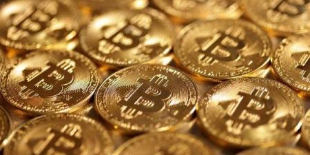 "بيتكوين" تمحو مكاسبها الأخيرة وتهبط لـ61 ألف دولار بفعل توترات الشرق الأوسط
