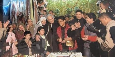 «كان صديقًا وشريكًا قبل أن يكون أبًا».. أحمد أبوزهرة يستعيد ذكرياته مع والده الراحل