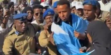 بعد صدمة المونديال.. حكم إنجليزي يطالب الفيفا بـ 100 ألف دولا للحكم عمر أرتان