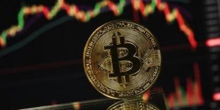 بيتكوين تمحو مكاسبها الأخيرة وتهبط إلى 61 ألف دولار بفعل توترات الشرق الأوسط