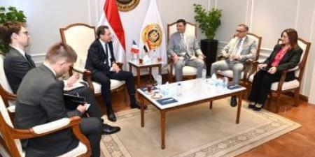 وزير الصناعة يبحث مع سفير فرنسا بناء القدرات المحلية ونقل التكنولوجيا