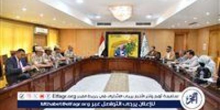 خلال اجتماعه برؤساء مجالس المدن.. محافظ الفيوم يراجع جاهزية معدات الوحدات المحلية للتدريب العملي المشترك "صقر 170"