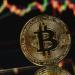 بيتكوين تمحو مكاسبها الأخيرة وتهبط إلى 61 ألف دولار بفعل توترات الشرق الأوسط