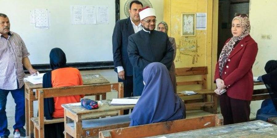 متابعة مكثفة في امتحان الرياضيات البحتة للقسم العلمي بالثانوية الأزهرية