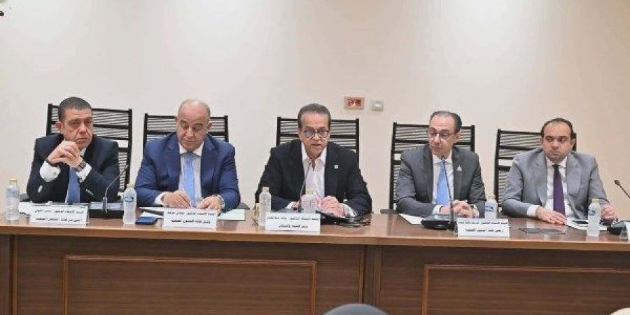 خالد عبدالغفار: لا يوجد أي تضارب بين الصحة والسياحة.. والمنشآت الطبية تظل خاضعة بالكامل لتراخيص الوزارة