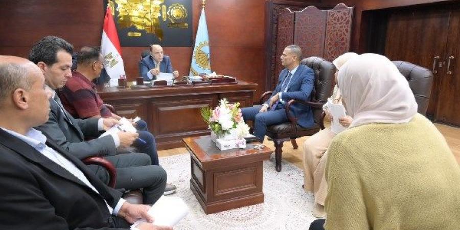 محافظ الغربية يرسخ نهج التواصل المباشر مع المواطنين ويترجم الشكاوى إلى إجراءات تنفيذية