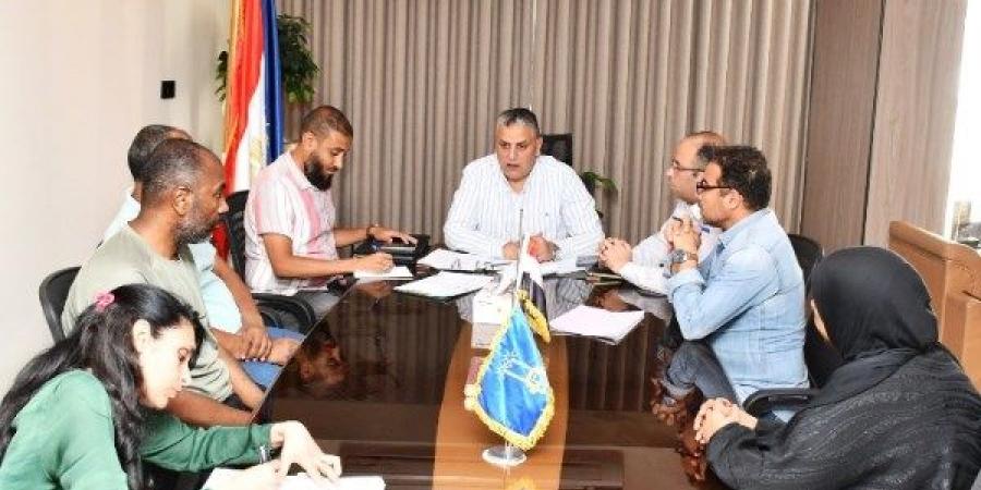 نائب محافظ أسوان يتابع تطوير منظومة النظافة الجديدة