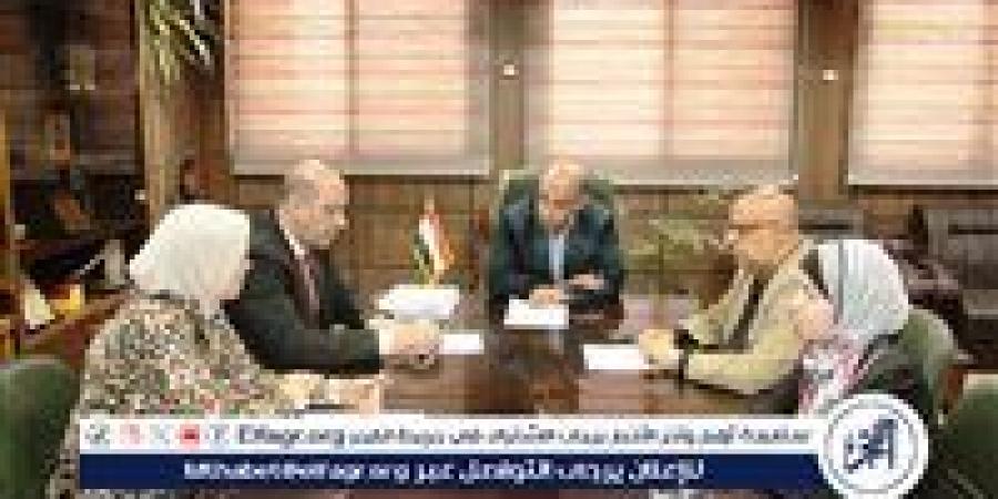 جامعة أسيوط تناقش تطوير البرامج التدريبية وتوسيع الخدمات التعليمية