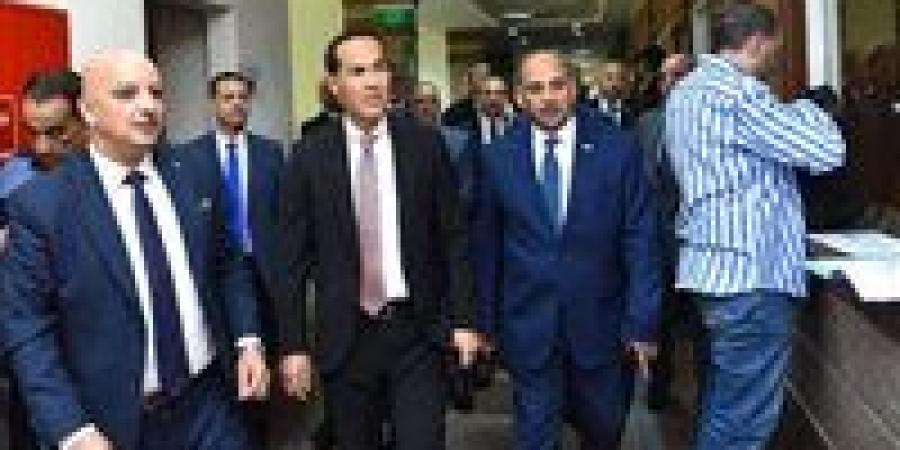 الرئيس التنفيذي للهيئة العامة للاستثمار يتفقد مركز خدمات المستثمرين والمنطقة الحرة العامة بالإسكندرية