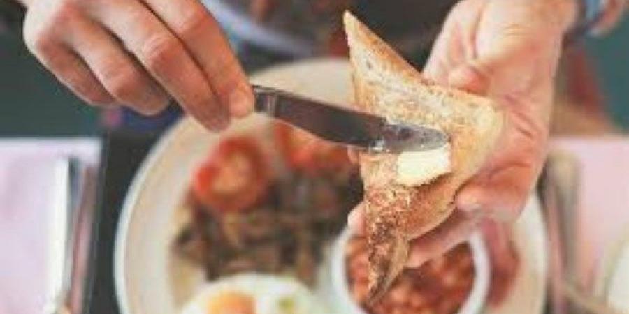 أسوأ وجبة إفطار ترفع الكوليسترول وتضر القلب دون شعور