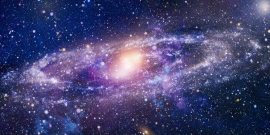 ما أكبر مجرة في الكون؟ اكتشافات فلكية تكشف عن عمالقة تتجاوز الخيال