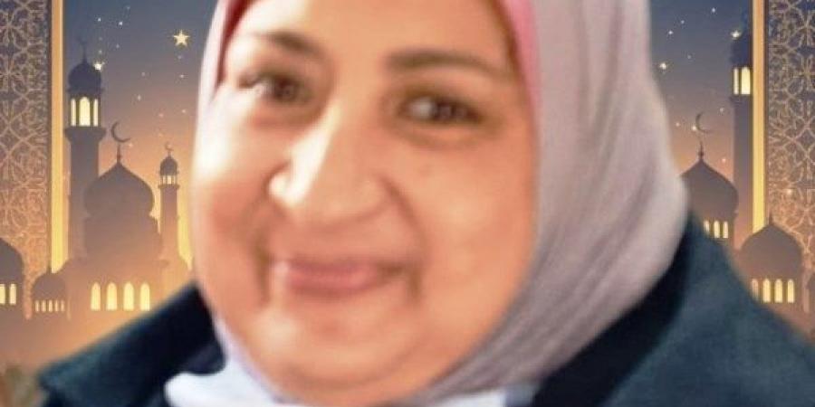فى لحظات مؤثرة .. أهالي أسوان ينتظرون جثمان معلمة رحلت خلال أداء رسالتها التعليمية