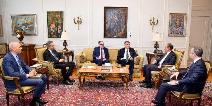 وزير الخارجية يبحث الأوضاع الإنسانية للاجئين الفلسطينيين مع الأونروا