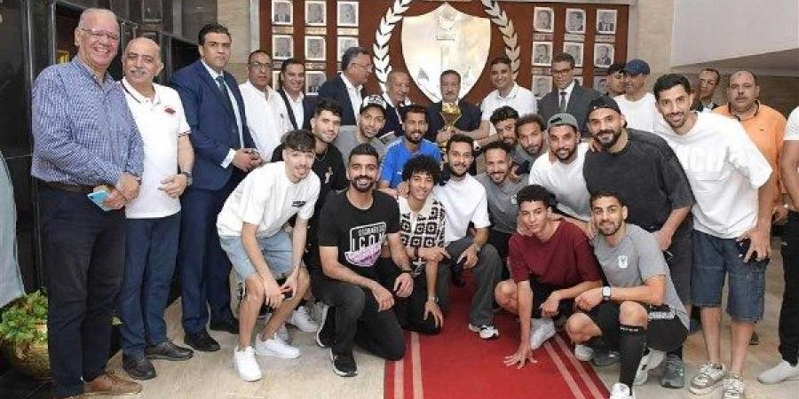 محافظ بورسعيد يكرم أبطال المصري بعد التتويج بكأس عاصمة مصر