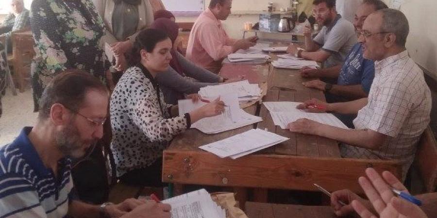 20 صورة ترصد إنتظام أعمال تصحيح امتحانات الشهادة الإعدادية في الكنترولات