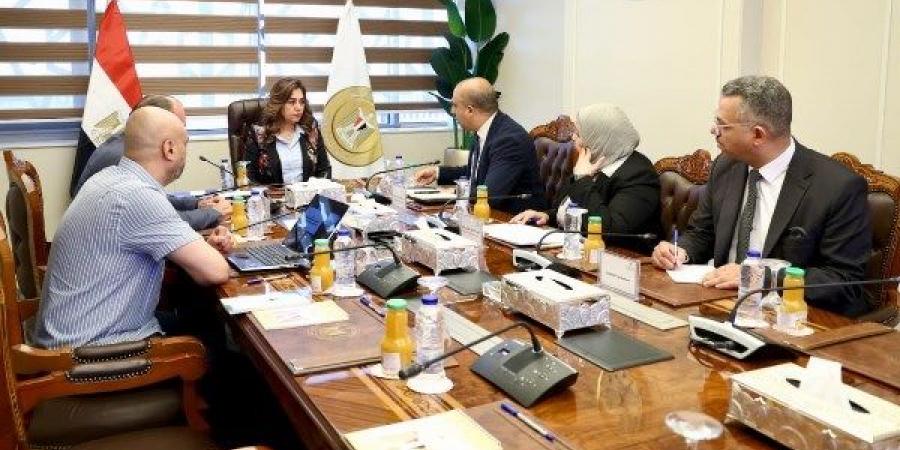 إنشاء 5 مصانع كاملة لتدوير المخلفات في 3 محافظات