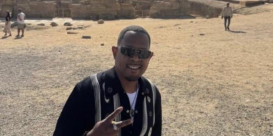 يا لها من تجربة.. مارتن لورانس يشارك صورًا من الأهرامات ويوجه رسالة لمصر