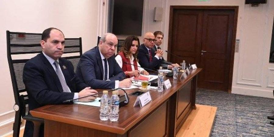يبحث دعم الشركات الخاصة.. وزير الطيران يشارك في اجتماعات لجنة بـ"النواب"