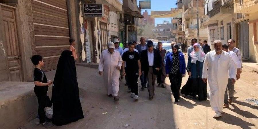 محافظ الدقهلية يتفقد قرية "نشا" بنبروه ويُثني على مستوى النظافة