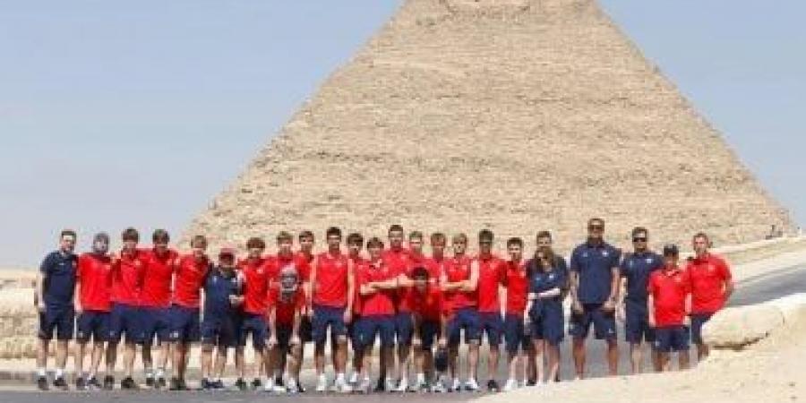 منتخب شباب روسيا يزور الأهرامات قبل مواجهة الفراعنة وديا.. صور