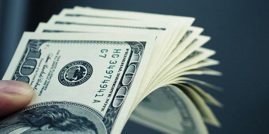 عاود التراجع مجددا.. مفاجأة في أسعار الدولار الآن في البنوك