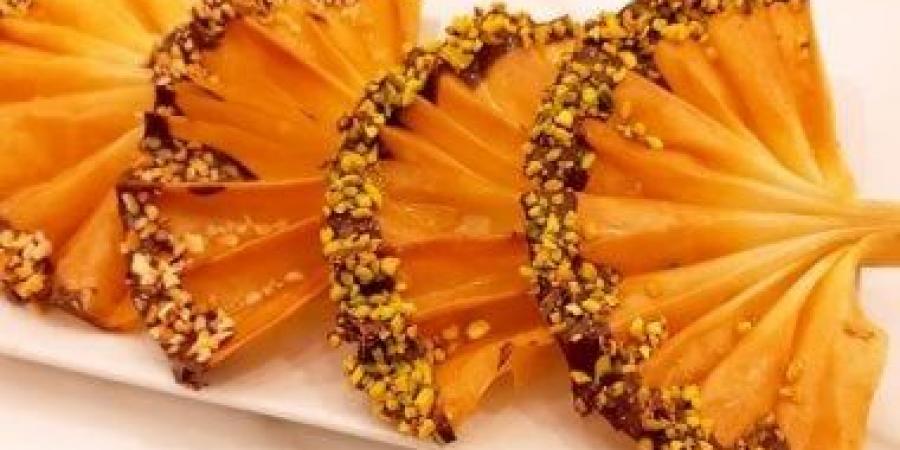 طريقة عمل وردات الجلاش المقرمشة.. طبق لذيذ يزين سفرتك بأقل تكلفة