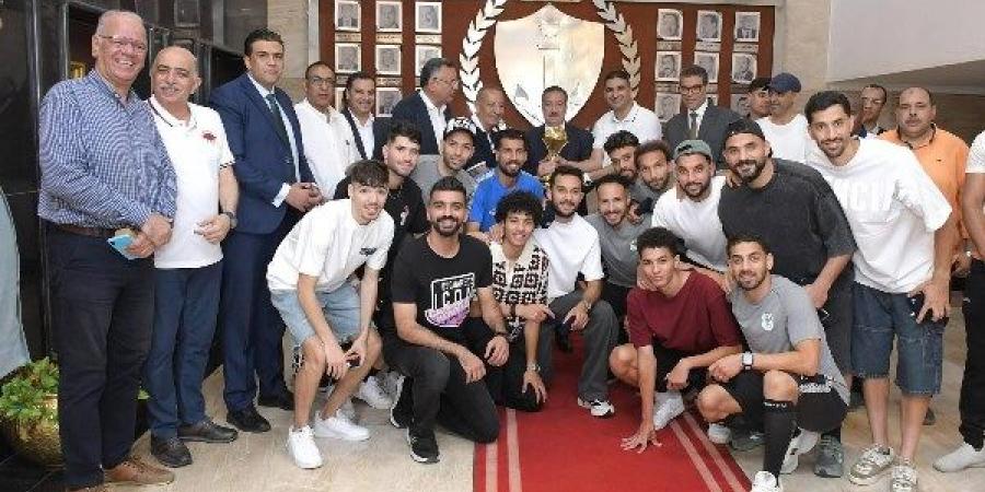 محافظ بورسعيد يستقبل لاعبي المصري بعد التتويج ببطولة كأس عاصمة مصر
