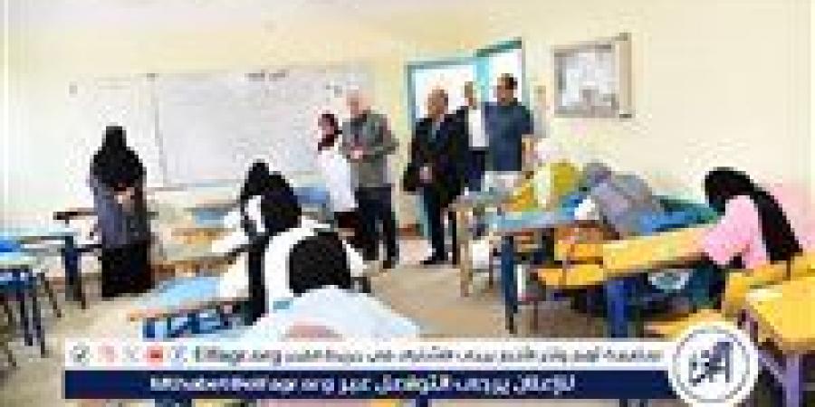 طلاب الشهادة الإعدادية بالقاهرة يؤدون امتحان الهندسة في خامس أيام امتحانات الفصل الدراسي الثاني
