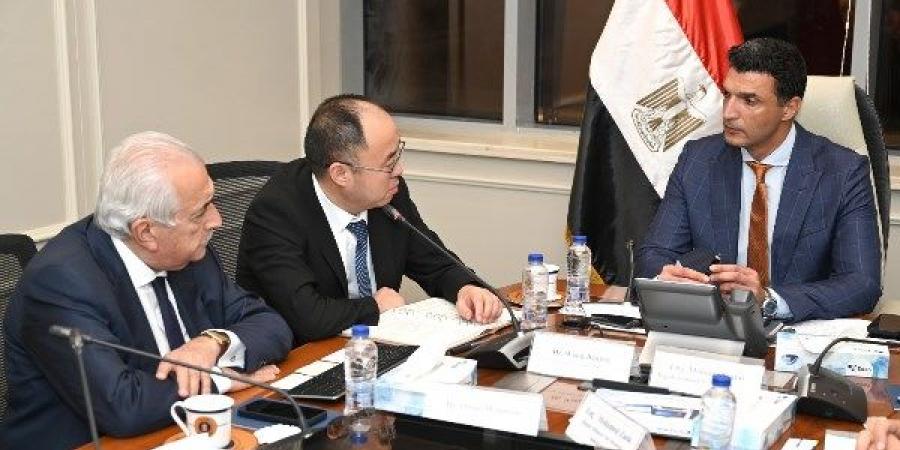 الحكومة تناقش توسعات شركة صينية للإطارات وتعميق التصنيع المحلي في مصر