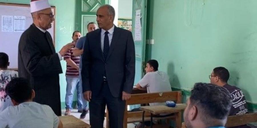 محافظ كفر الشيخ يتفقد امتحانات الشهادة الثانوية الأزهرية.. صور