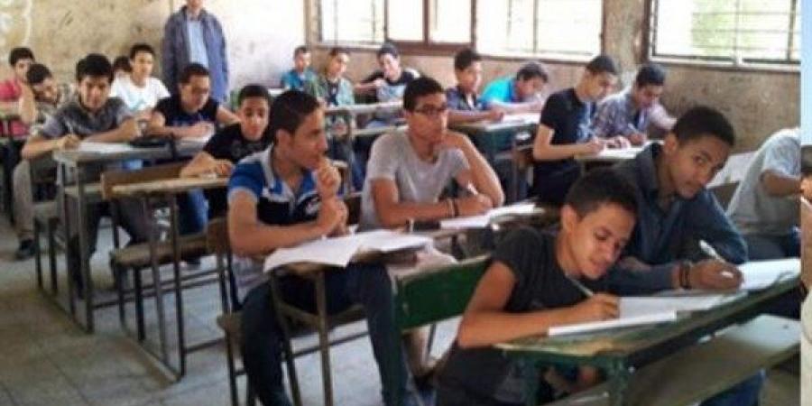 بسبب التسريبات.. توزيع امتحان الرسم بدل الهندسة بلجان الإعدادية بالاسكندرية اليوم