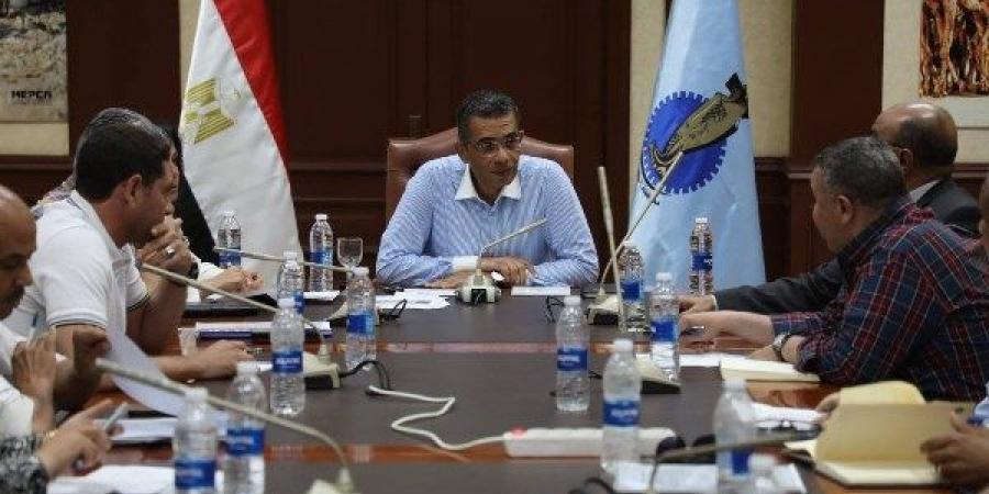 محافظ البحر الأحمر يوجه بالإنتهاء من طلبات تقنين الأراضي الثلاثاء المقبل