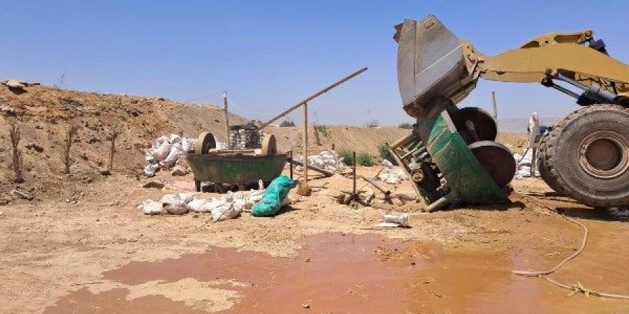 أخبار قنا: طلاب جنوب الوادي الأهلية يُطوّرون نظامًا ذكيًا لإدارة المستشفيات.. وتوجيه بإعلان جداول وخطط توزيع الأسمدة الزراعية