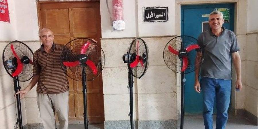 فيها حاجة حلوة.. فاعل خير يتبرع بـ 10 مراوح لقاعات الامتحانات بـ آداب بني سويف