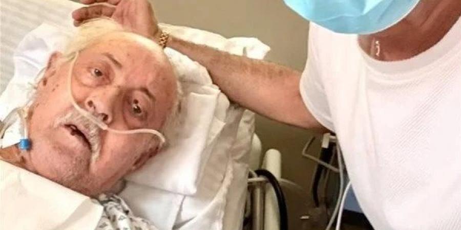اللحظات الأخيرة فى حياة الفنان عبد العزيز مخيون وتفاصيل مرضه