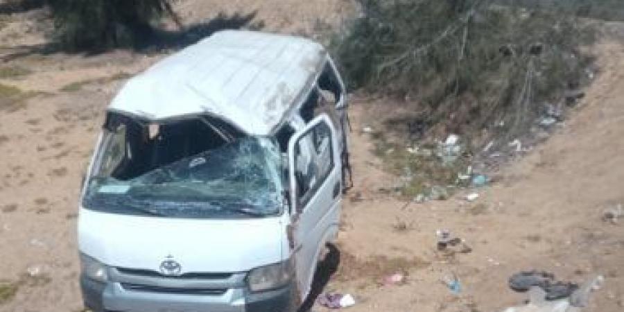إصابة 6 أشخاص إثر انقلاب ميكروباص فى أطفيح