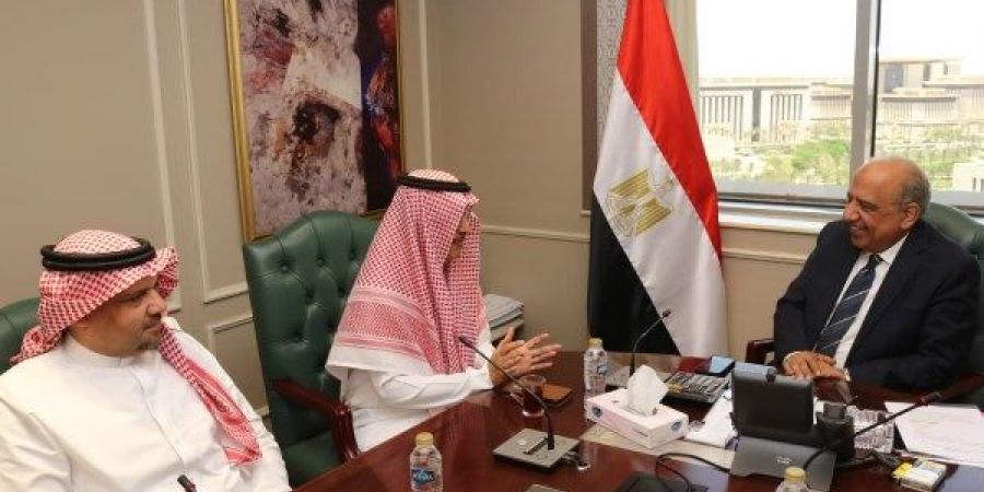 وزير الكهرباء يبحث مع  «أكوا باور» السعودية أوجه التعاون والعمل المشترك