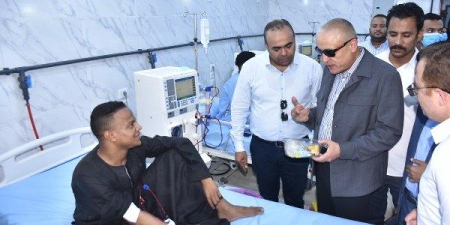 لتخفيف معاناة المرضى.. محافظ الأقصر يفتتح وحدة الغسيل الكلوي الجديدة بمدينة إسنا