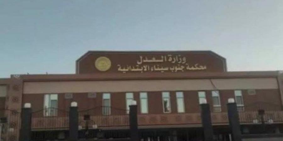 عاوزك تدلعيني وانبسط.. السجن عامين لعامل ابتز طالبة بصورها بعد إصلاح هاتفها