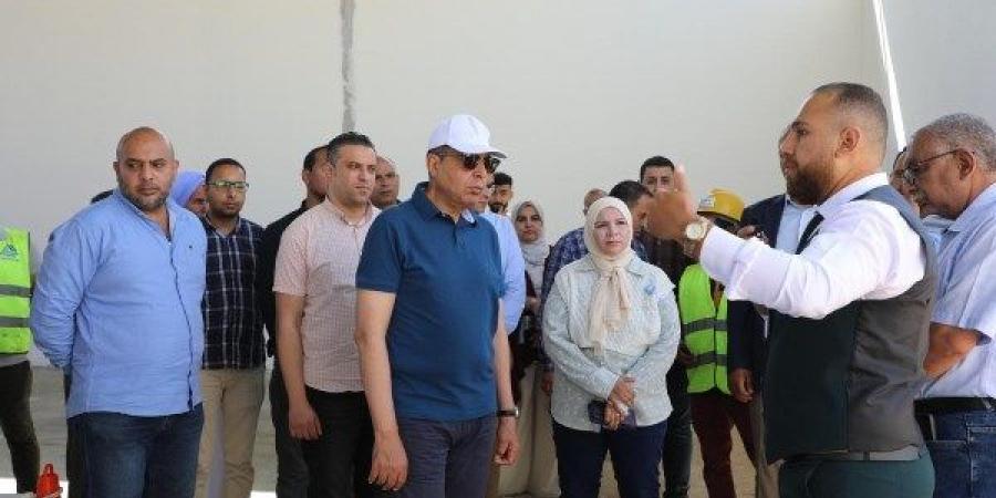 محافظ المنيا يتفقد الأعمال الإنشائية لمحطات تنقية المياه بالظهير الصحراوي بسمالوط